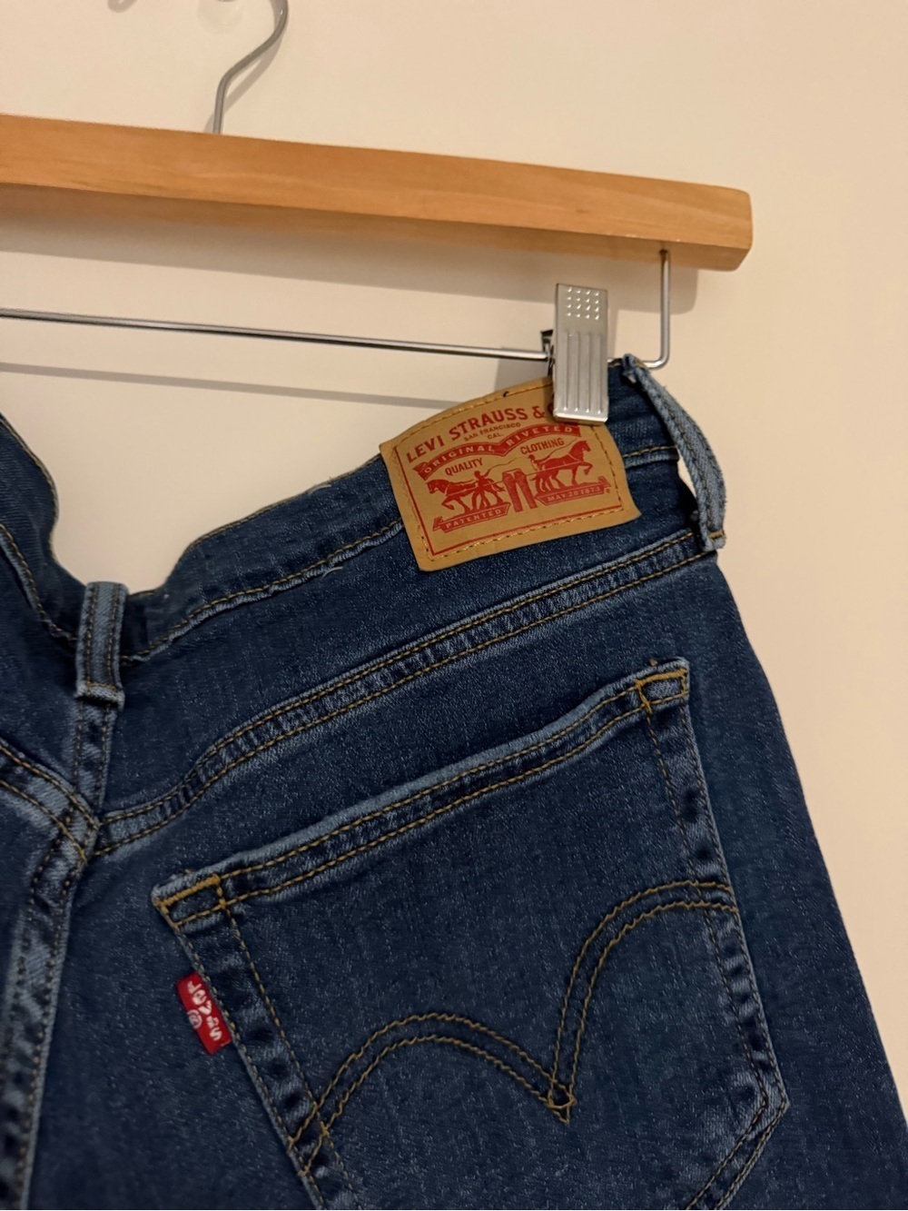 Levi’s Dark Blue High-Rise Denim Shorts Women’s Size 32 - Picture 6 of 11